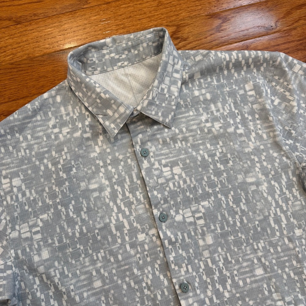 Lululemon Airing Easy Button Down Shirt Fits Mens Medium Gray Geometric Stretch
